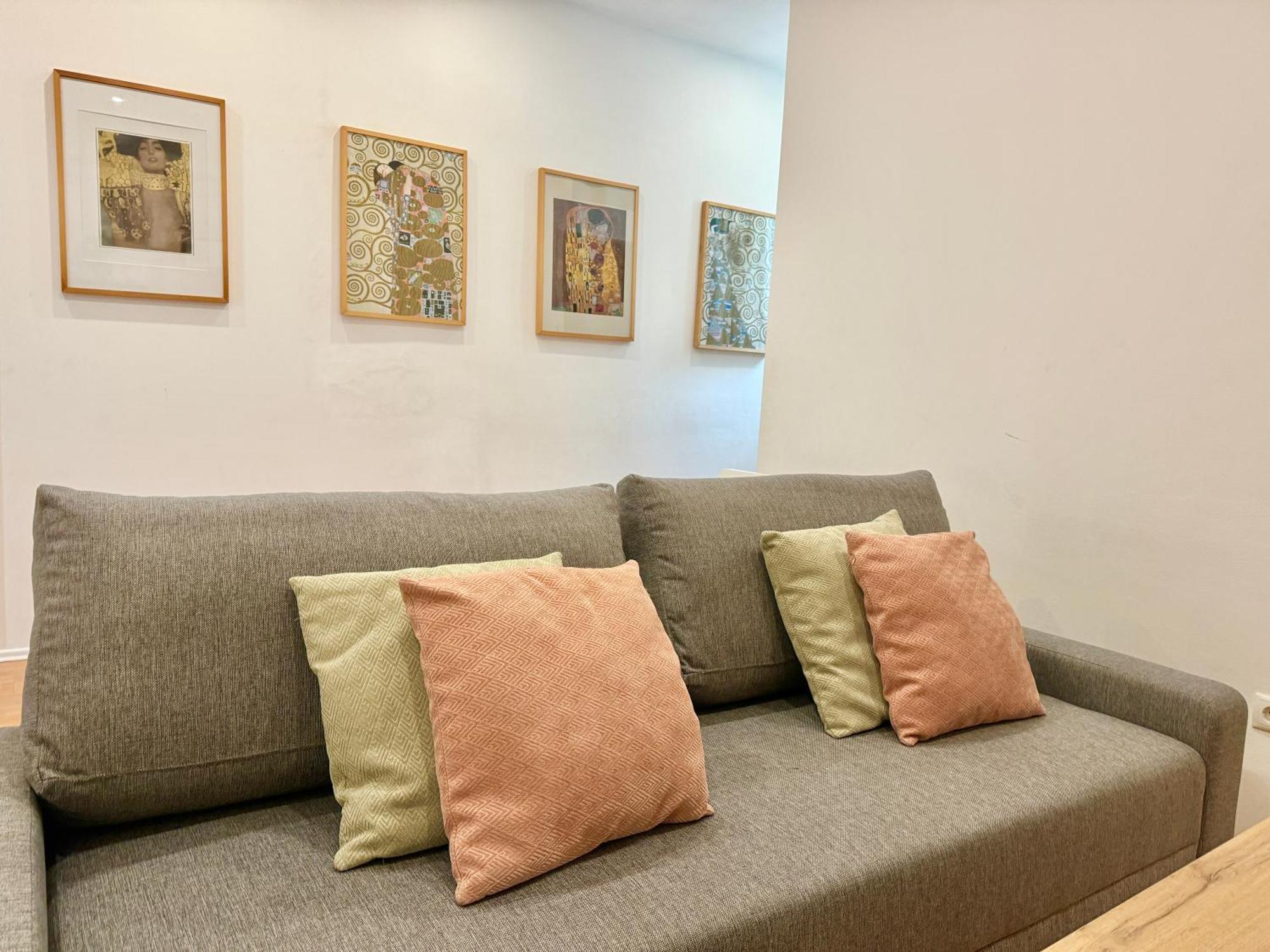 Stone Spacious Apartment